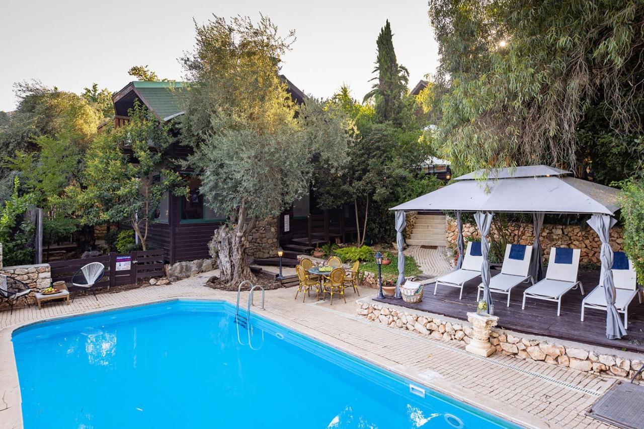 The House Rosh Pina - 2Brm With Pool Villa Bagian luar foto
